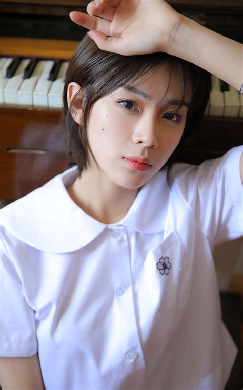 习近平同出席纪念大会的各国嘉宾登上天安门城楼